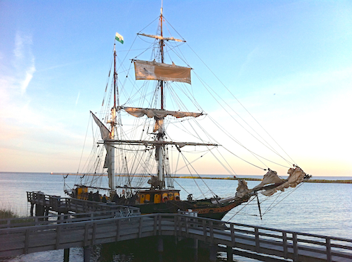 Tres Hombres at Enkhuizen, docking accomplished under sail power alone