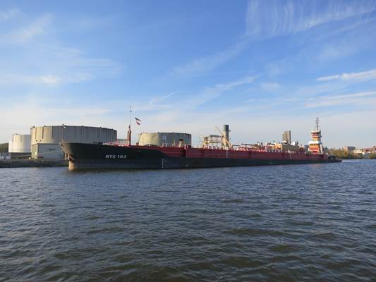A similar oil barge, Port of Albany